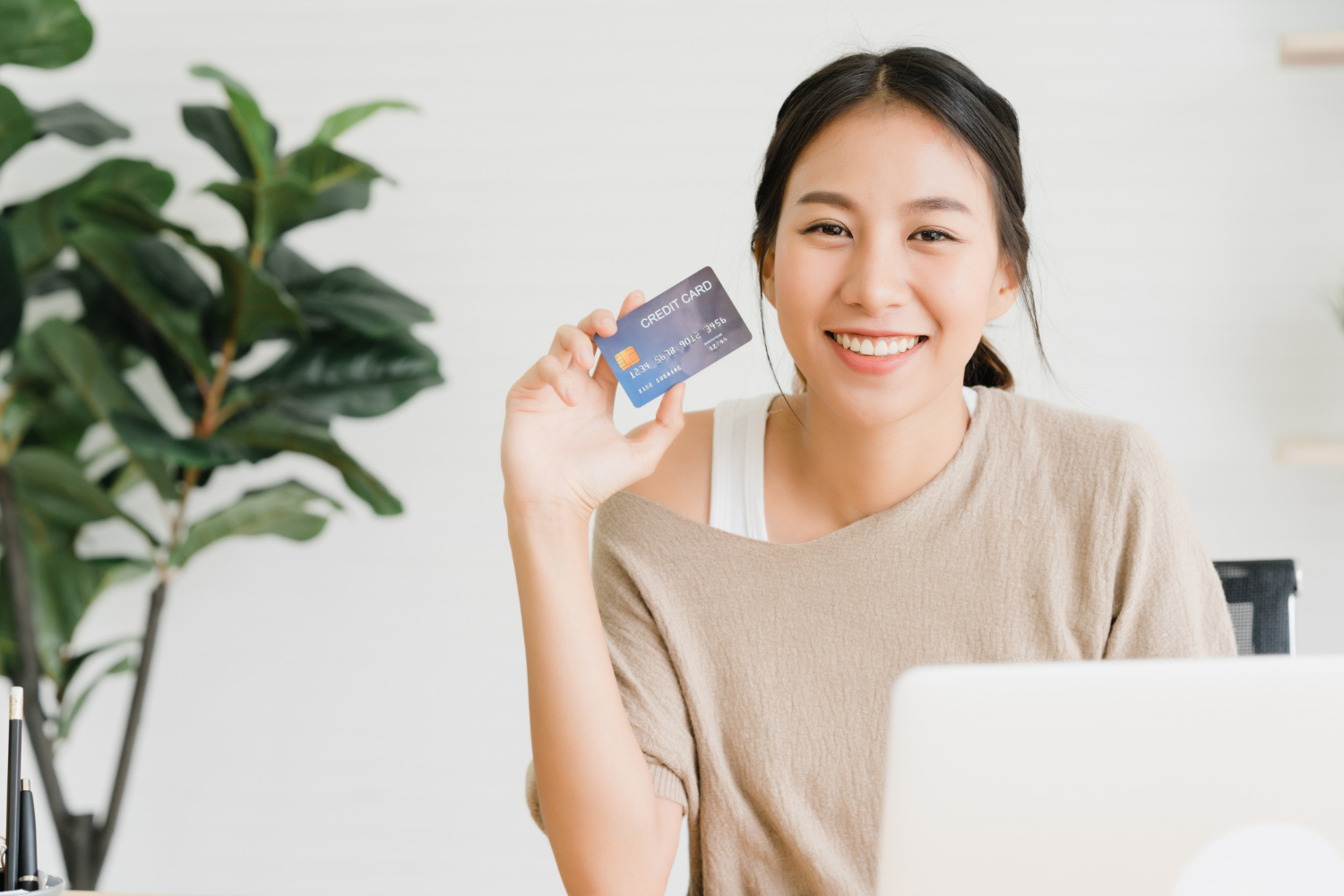 Thẻ tín dụng và thẻ ghi nợ